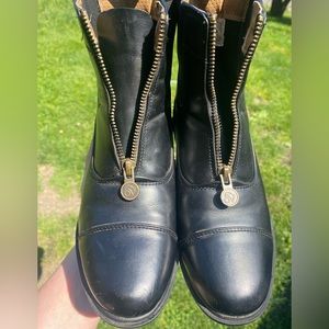 Ovation paddock boots. Children’s SZ 4.